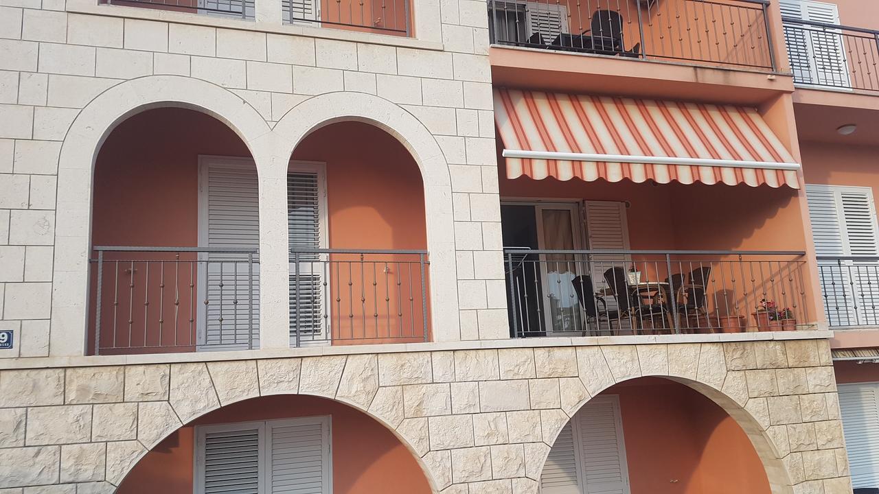 Apartman Matilda กราดัซ ภายนอก รูปภาพ